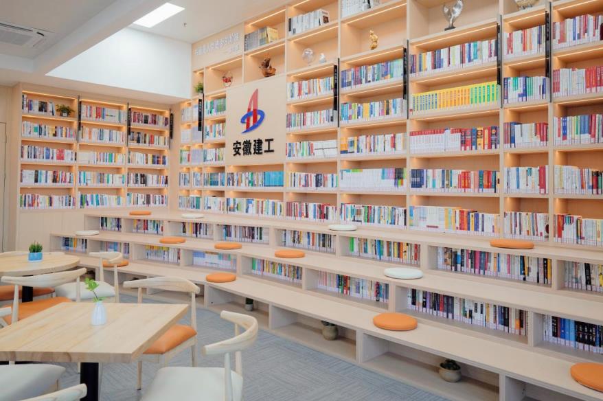 “书香尊龙凯时”阅览室。。。。。尊龙凯时供图